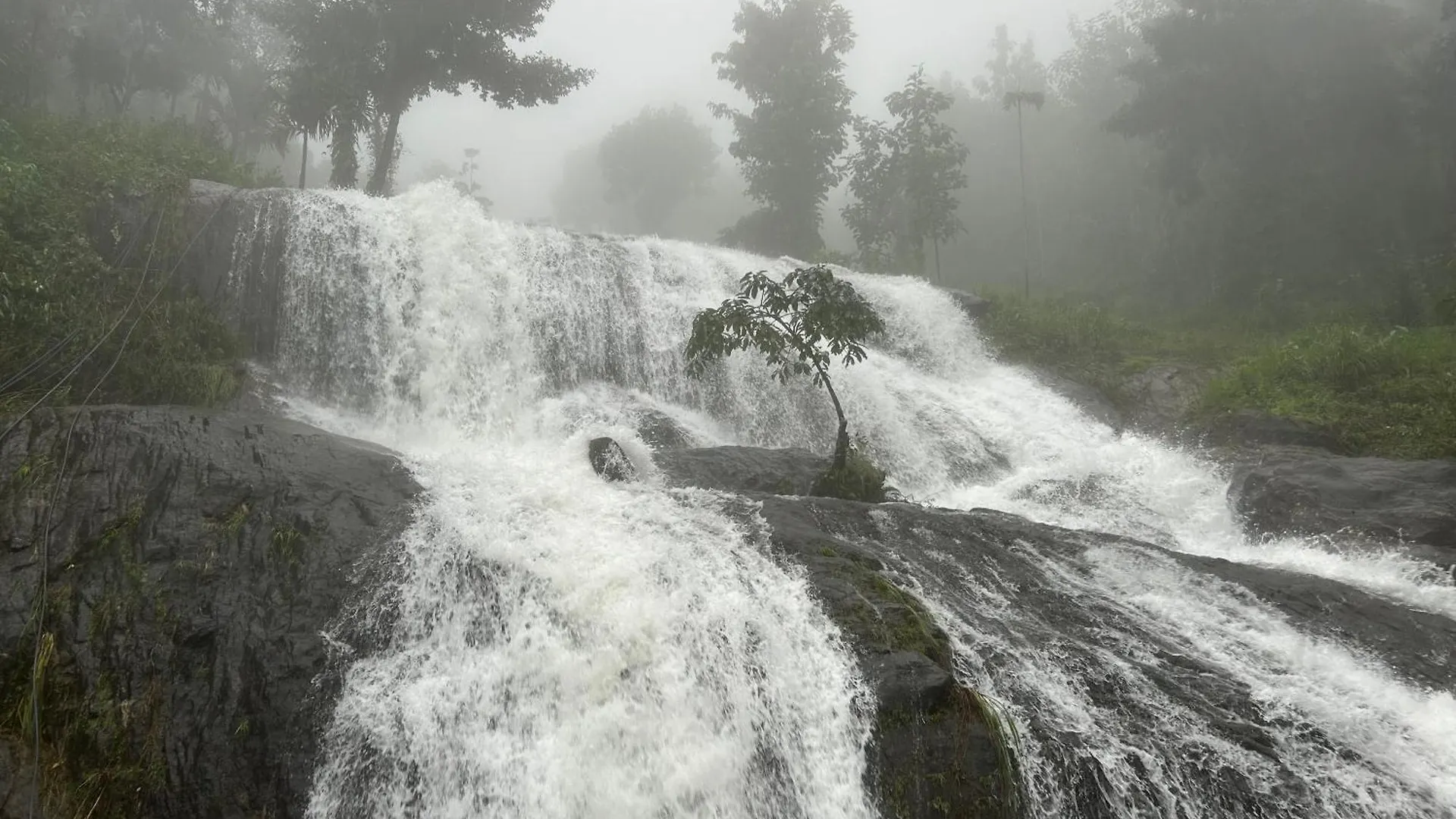 Brooke Hills Falls View Vallikavungal 0*,